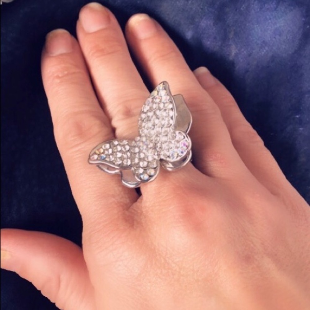 Beautiful butterfly 🦋 ring rhinestone silvertone